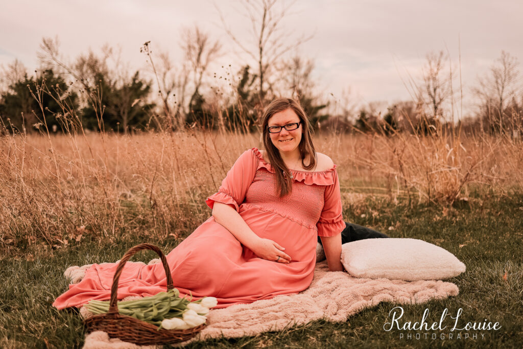 Marion, Iowa and Iowa City, Iowa maternity photographer | Rachel Louise Photography by Rachel LeBeau
